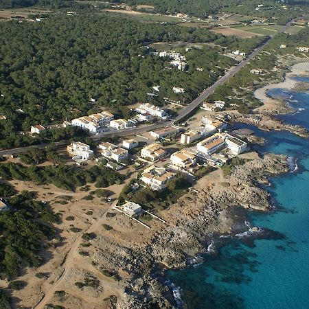 Apartamentos Delfin Es Caló de Sant Agustí Esterno foto