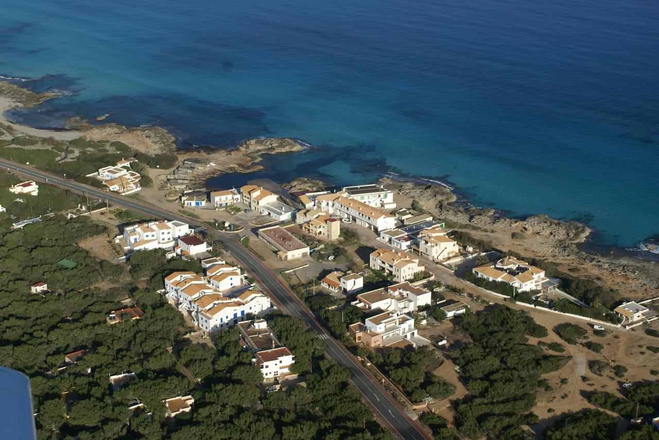 Apartamentos Delfin Es Caló de Sant Agustí Esterno foto